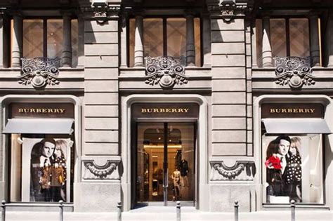 rivenditore burberry napoli|burberry italia outlet.